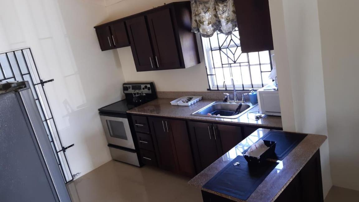 Bing'S Home Away From Home Ocho Rios Exterior foto